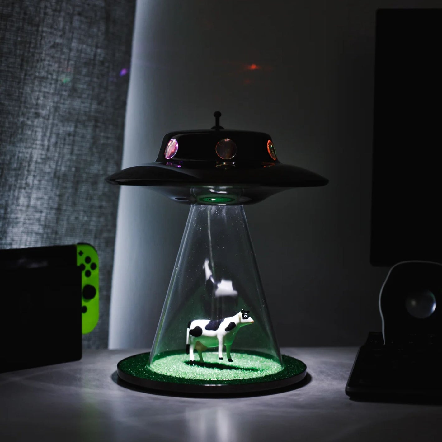 review 1 - Original UFO Cow Lamp & amazon alien abduction table desk lamp with grass, cow and flying UFO saucer LED RGB night light